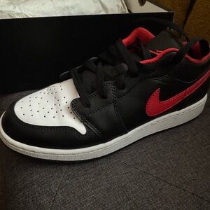 Nike Men's Black, Red, and White Sneakers